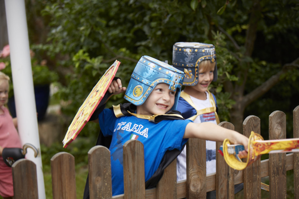 Волшебный детский шлем на детях