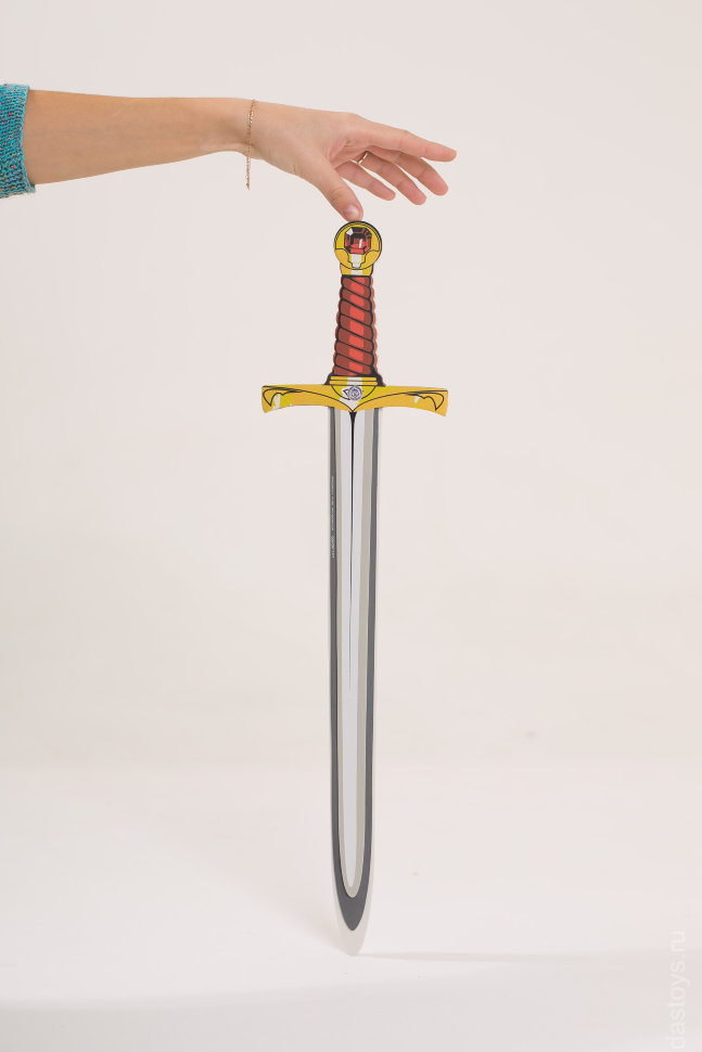 Старинный меч с золотой крестовиной