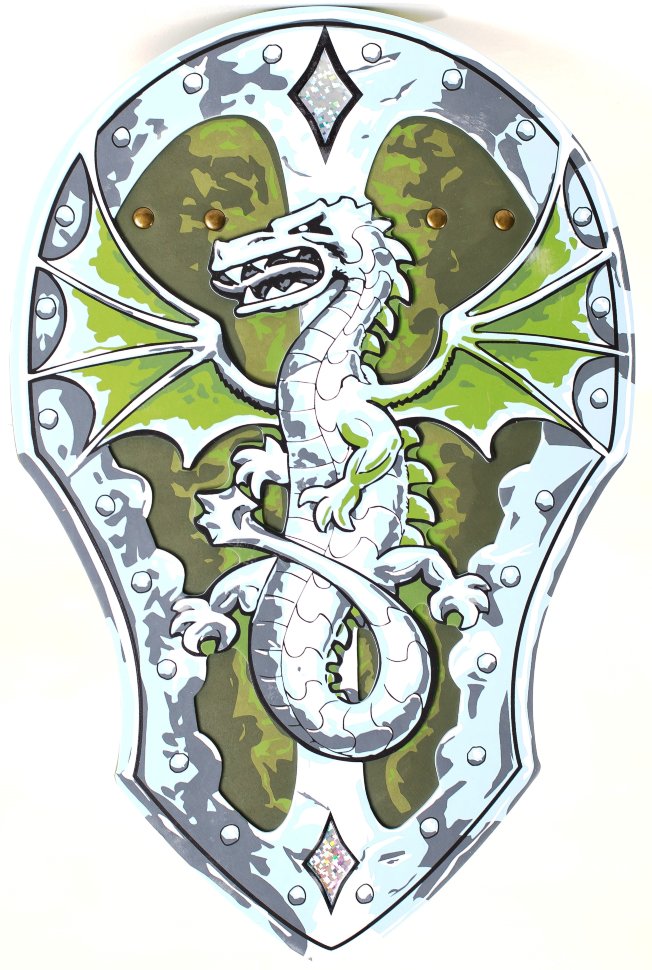зеленый щит с драконом для юного рыцаря