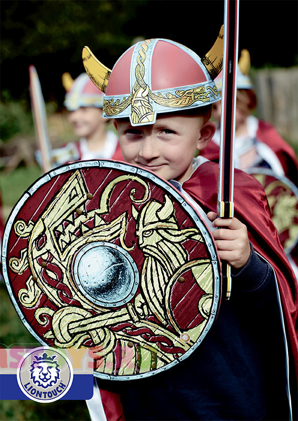 Карнавальный костюм викинга с топориком